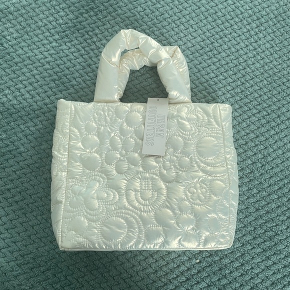 NWT Urban Outfitters White Holographic puffer Bag Tote - Picture 6 of 12